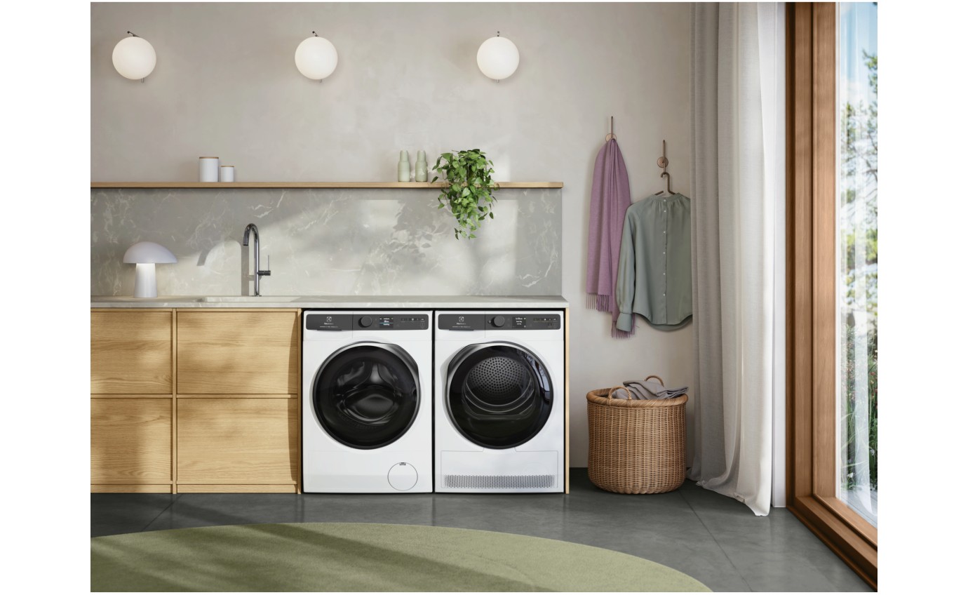 Electrolux 10kg UltimateCare 900 Front Load Washing Machine (White) EWF1042R9WCS