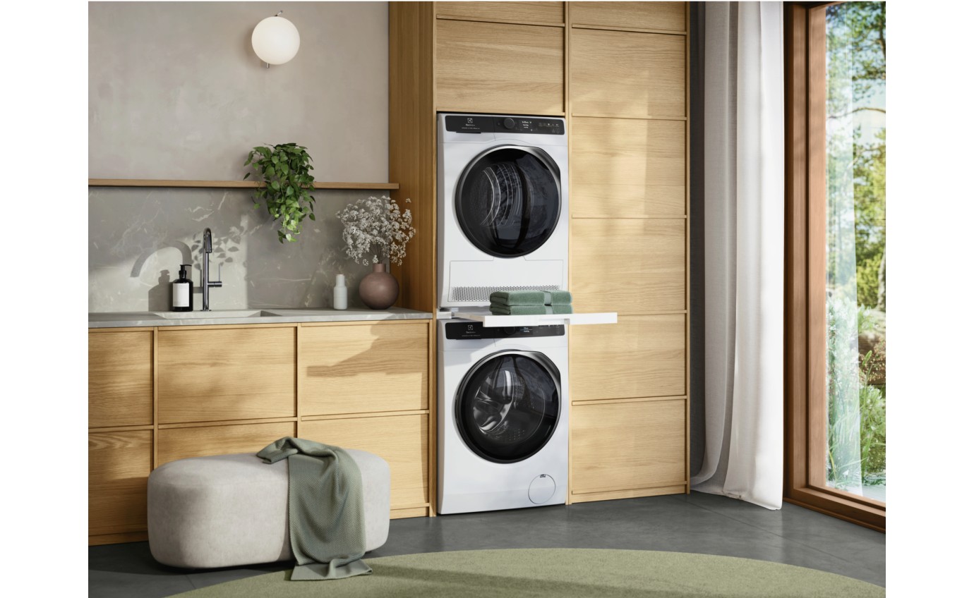 Electrolux 10kg UltimateCare 900 Front Load Washing Machine (White) EWF1042R9WCS