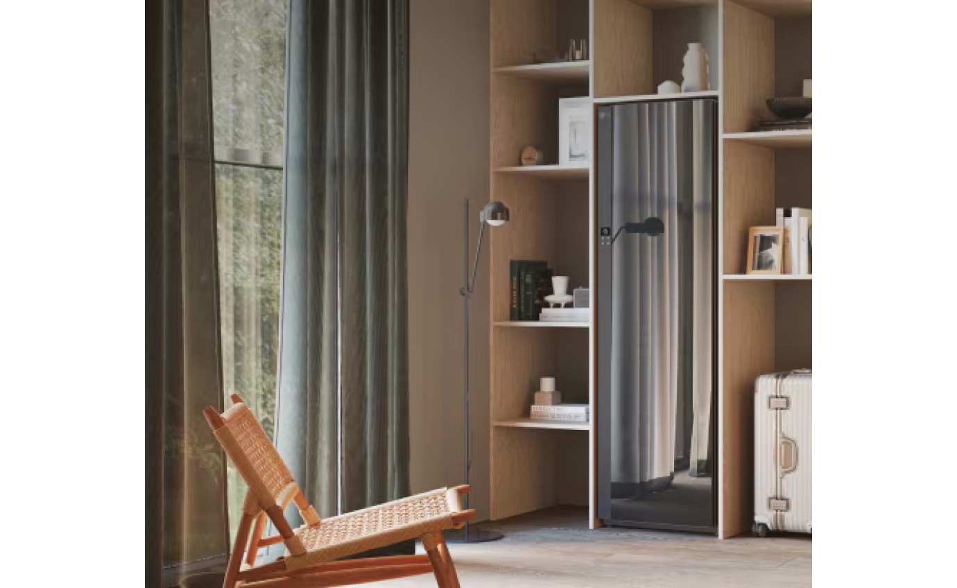 LG 5 Garment TrueSteam&trade; Styler with Built-in HandySteamer&trade; (Black) SC5MBH