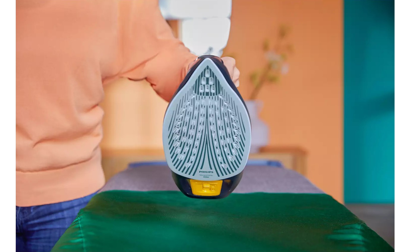 Philips 7000 Series Azur Steam Iron DST706020