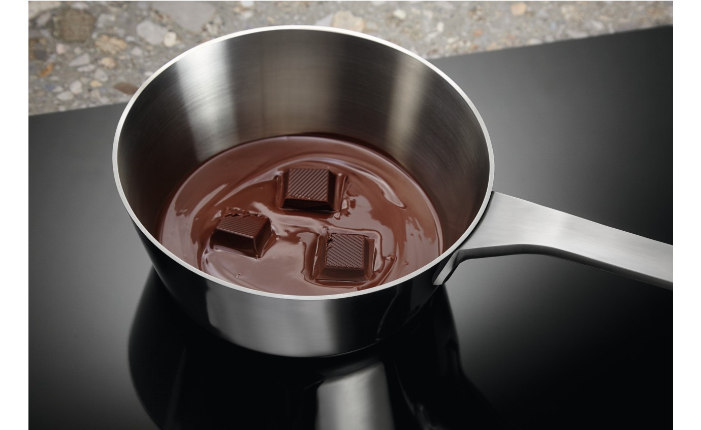 Electrolux 80cm 800 Series 5 Zone Induction Cooktop with Wi-Fi (Black) KIS8759