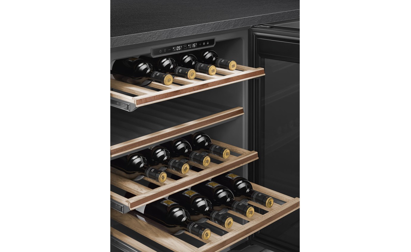 Smeg 82cm Dolce Stil Novo Built-In Wine Cooler (Black) CVI638RN3