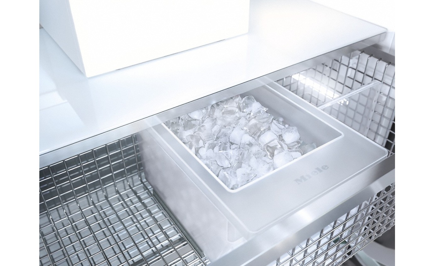 Miele 359L MasterCool Upright Freezer F2671VI