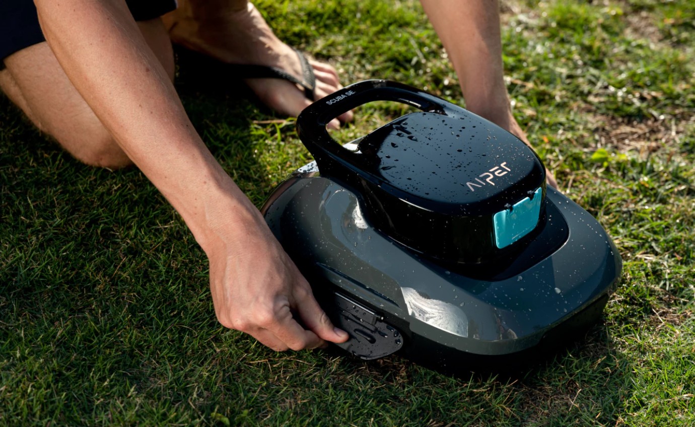 Aiper Scuba SE Cordless Robotic Pool Cleaner (Dark Grey) 253292