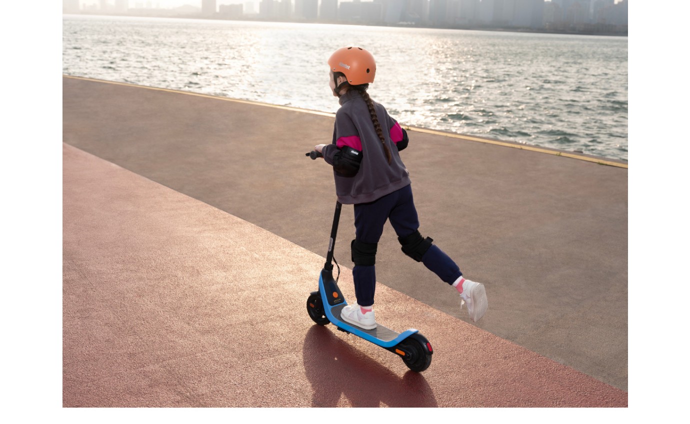 Segway-Ninebot C2 Lite Kids Electric KickScooter (Blue) SEGWC2LITEBLU