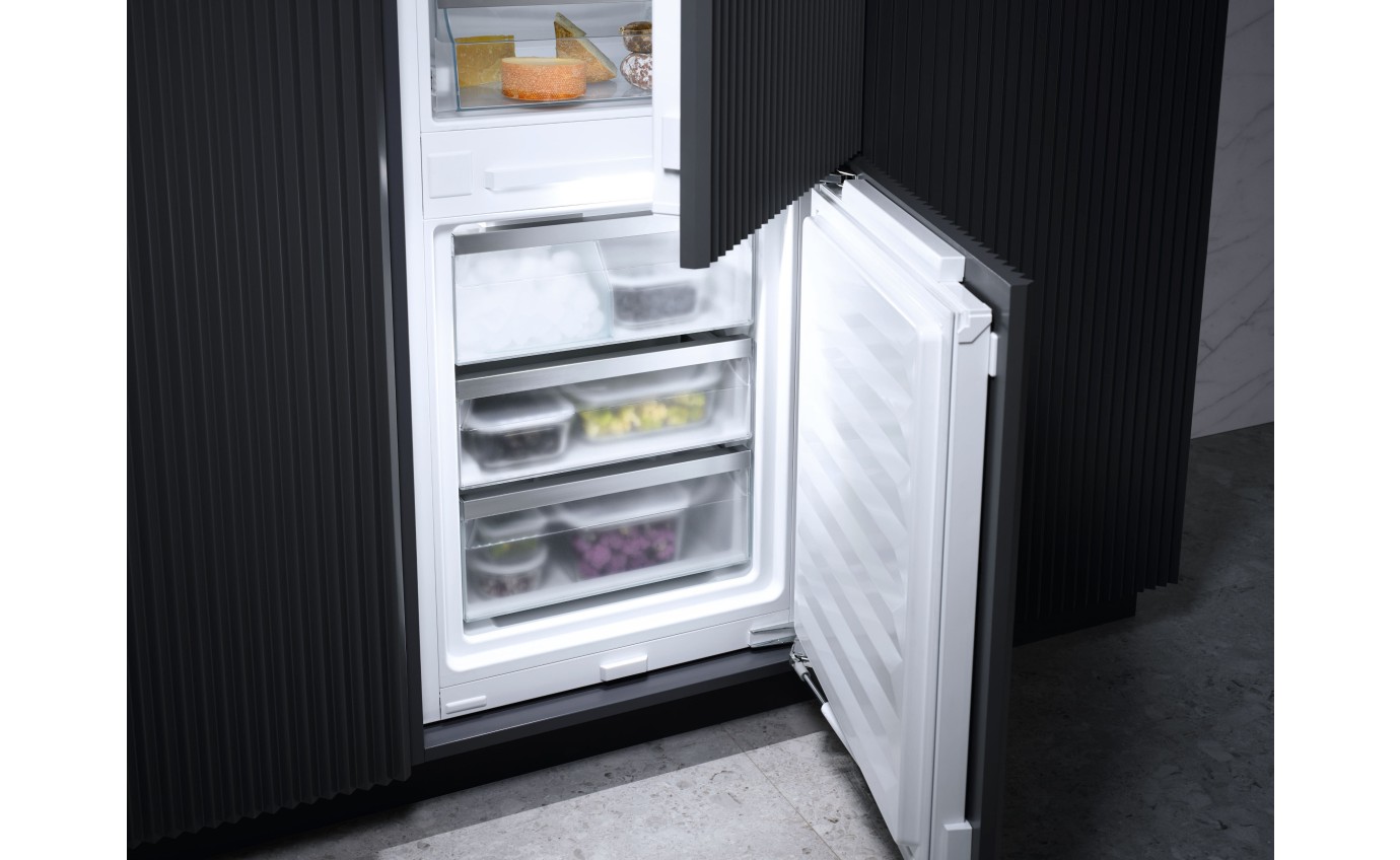 Miele 246L Integrated Fridge Freezer KFNS7795D