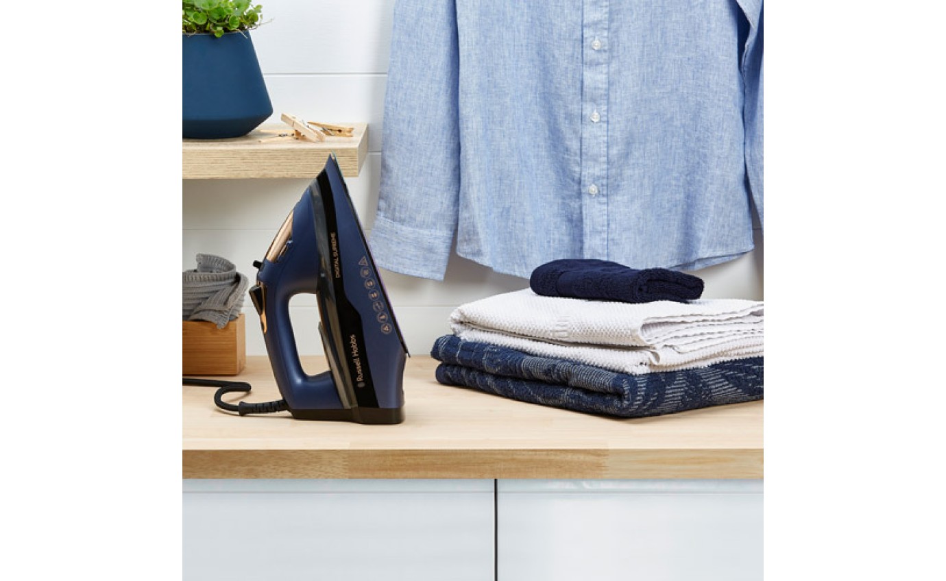 Russell Hobbs Digital Supreme Steam Iron RHC570