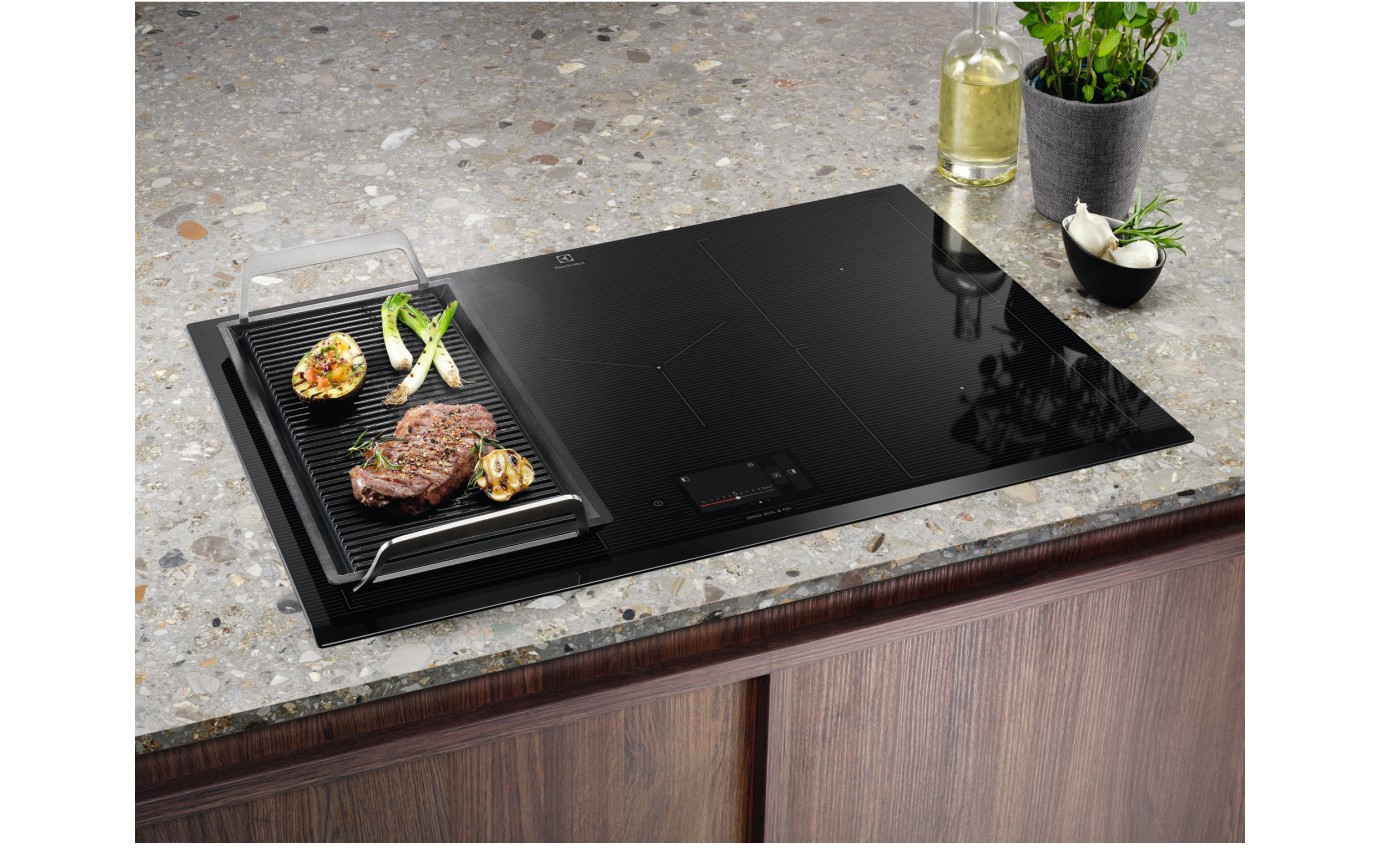 Electrolux 80cm 800 Series 5 Zone Induction Cooktop with Wi-Fi (Black) KIS8759