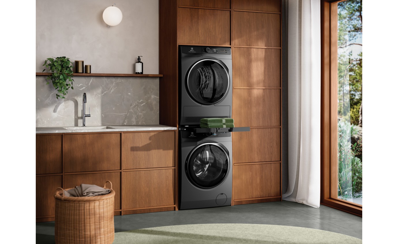 Electrolux 9kg UltimateCare 900 Steam Heat Pump Dryer (Dark Onyx) EDH902R9SC