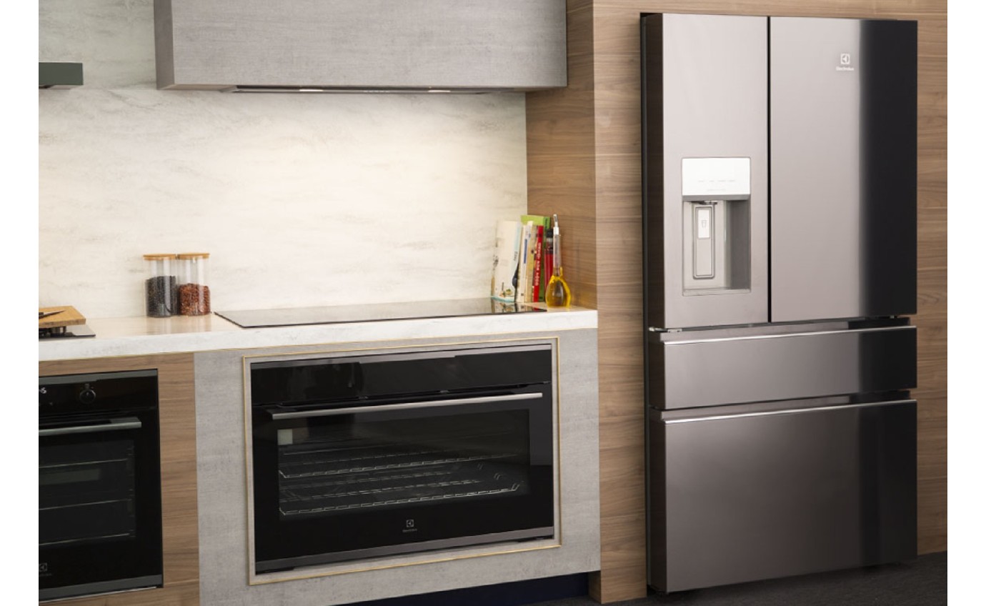 Electrolux 609L French Door Fridge (Dark Stainless Steel) EHE6899BA