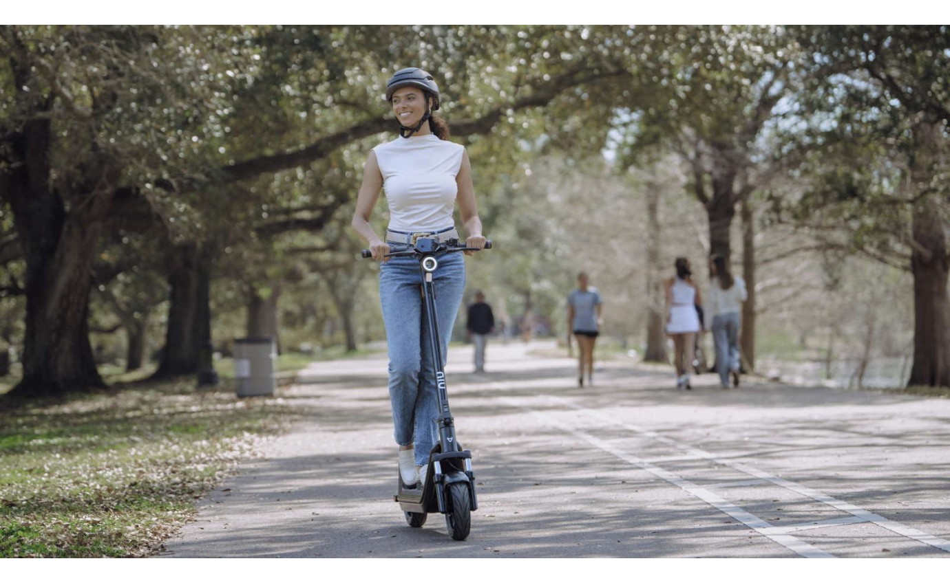 NIU KQi 300P All-Terrain Suspension Electric Scooter (Black) KQI300PBLK