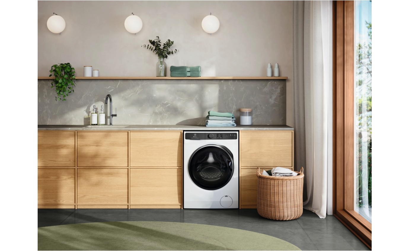 Electrolux 10kg UltimateCare 900 Front Load Washing Machine (White) EWF1042R9WCS