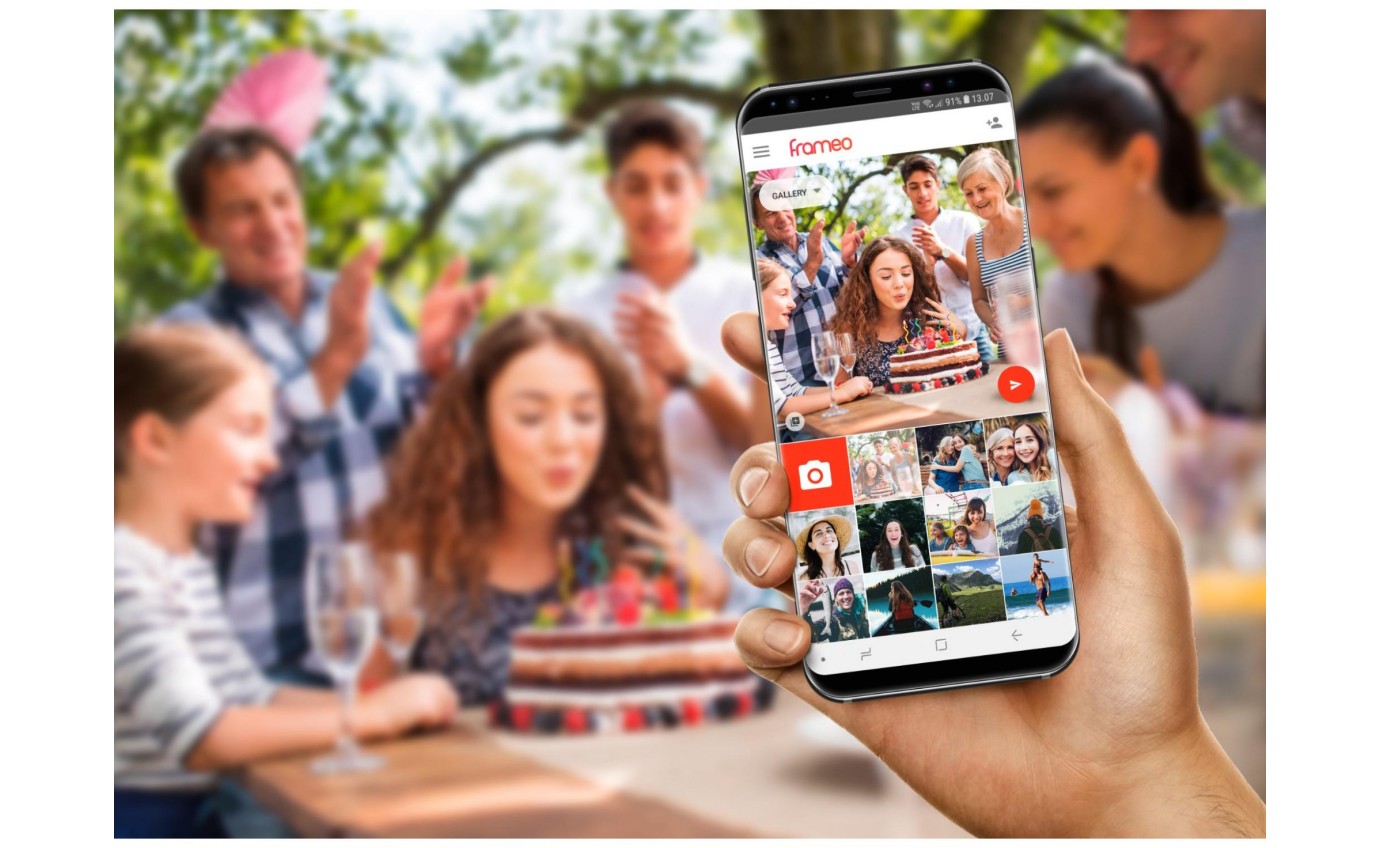 Jackson Frameo 7 inch Smart Photo Frame (White Oak) DPF1097