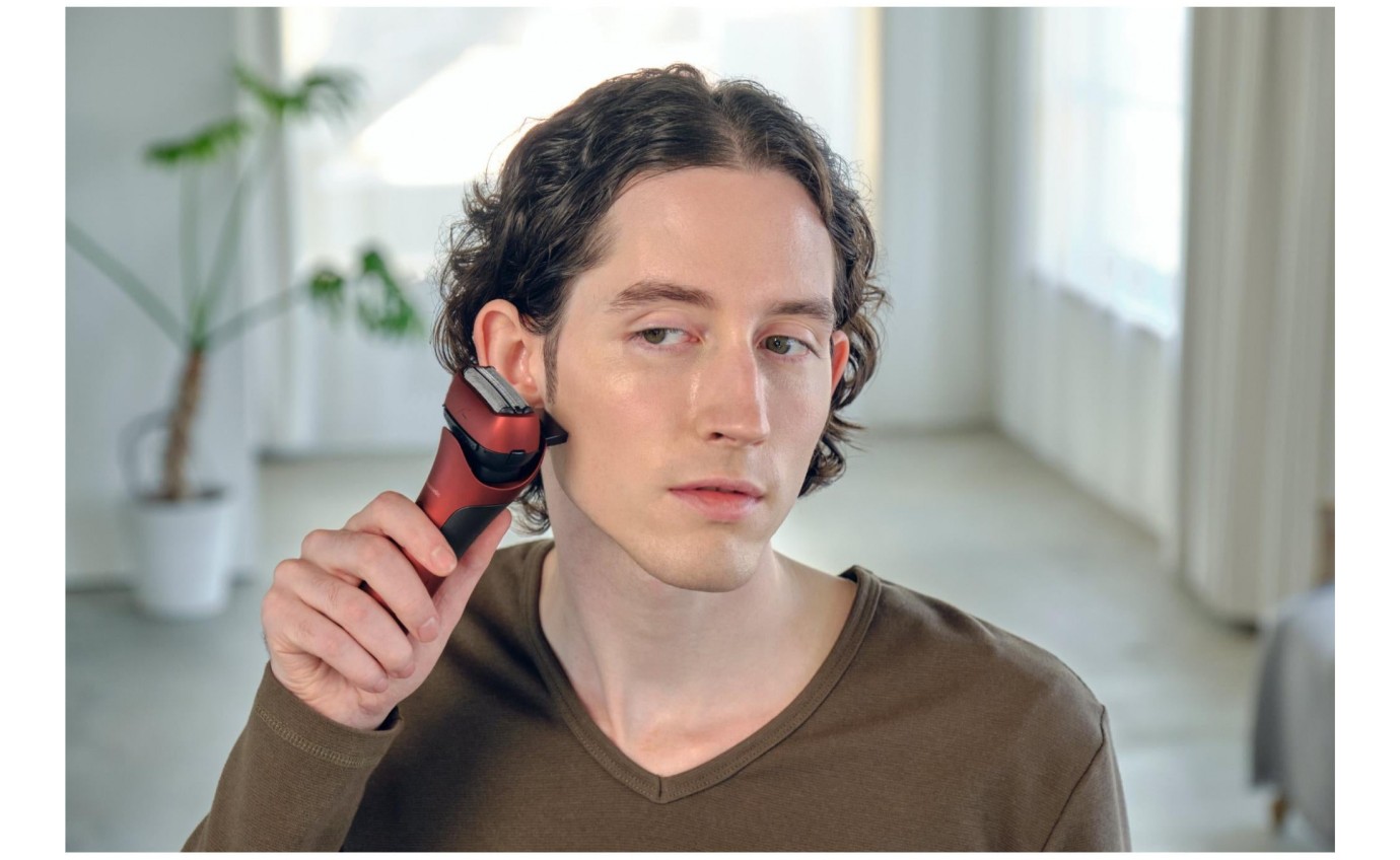 Panasonic 3 Blade High Speed Wet & Dry Shaver with 8D Flex Head ESLT4BR841