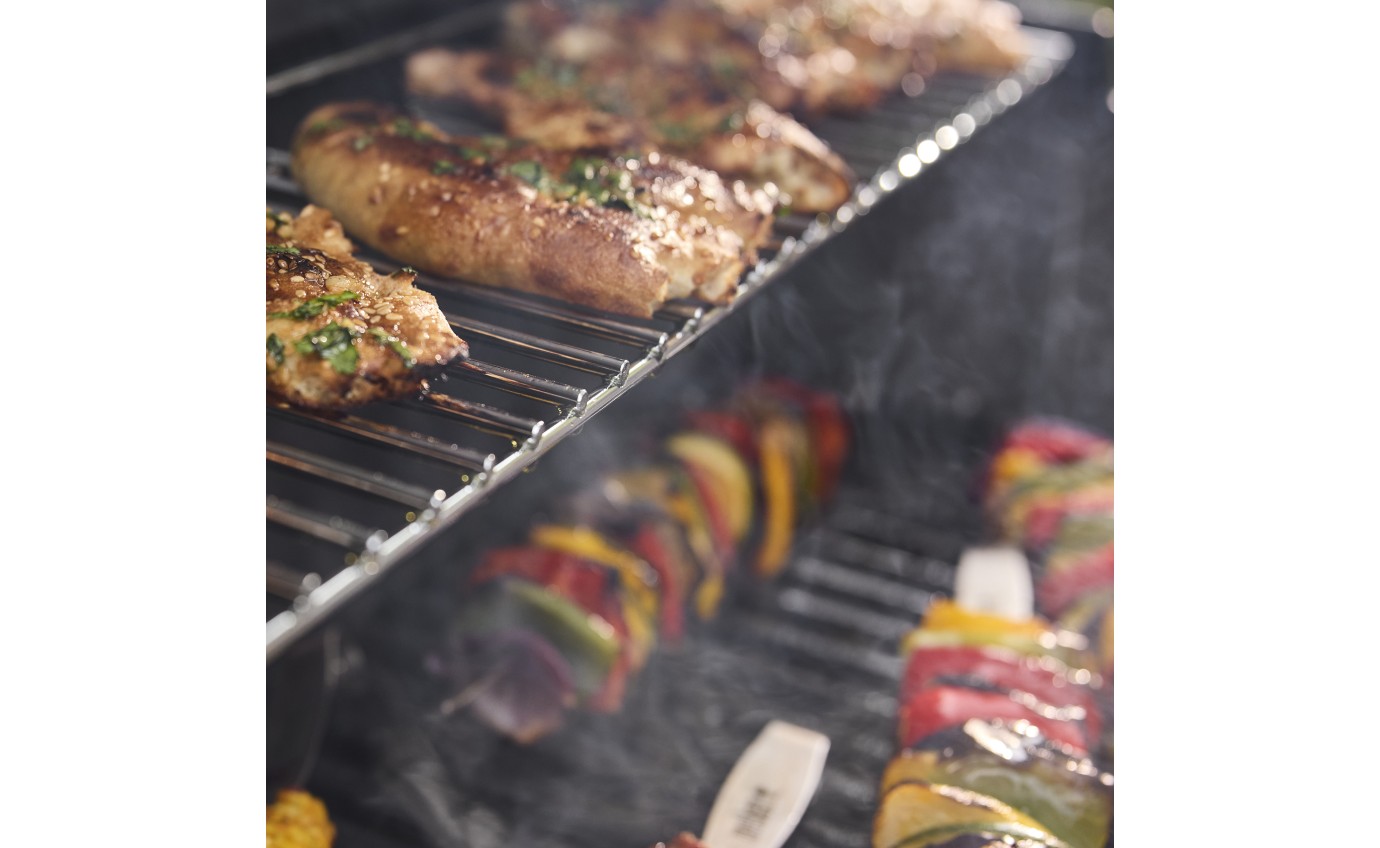 Weber Genesis&reg; E-425 4-Burner Gas Barbecue (Natural Gas) K1501767