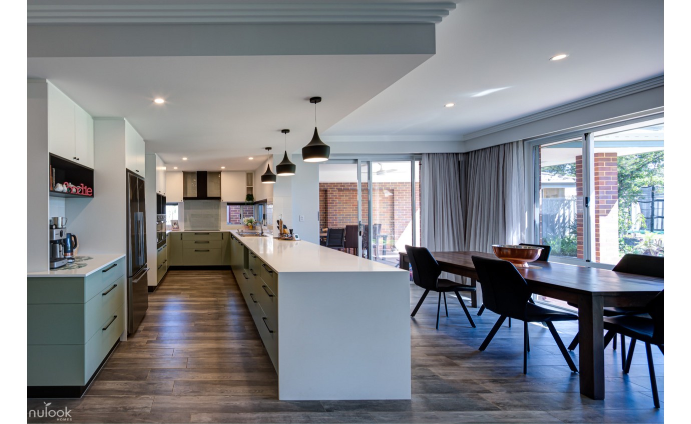 Schweigen 900mm Silent Wallmount Rangehood (Black) DS3326B9ST