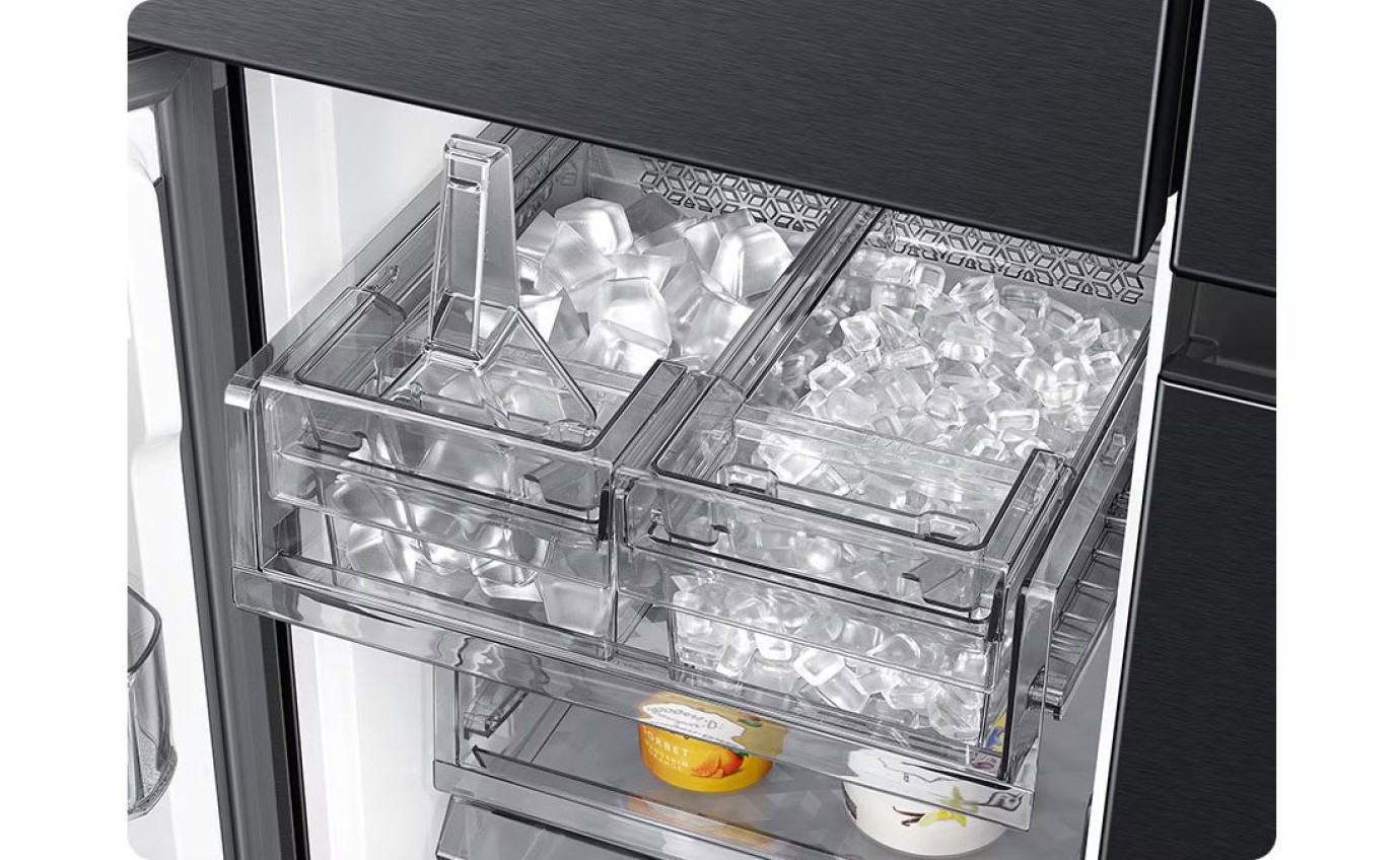 Samsung 636L AI Family Hub™ French Door Refrigerator SRF9400BFH