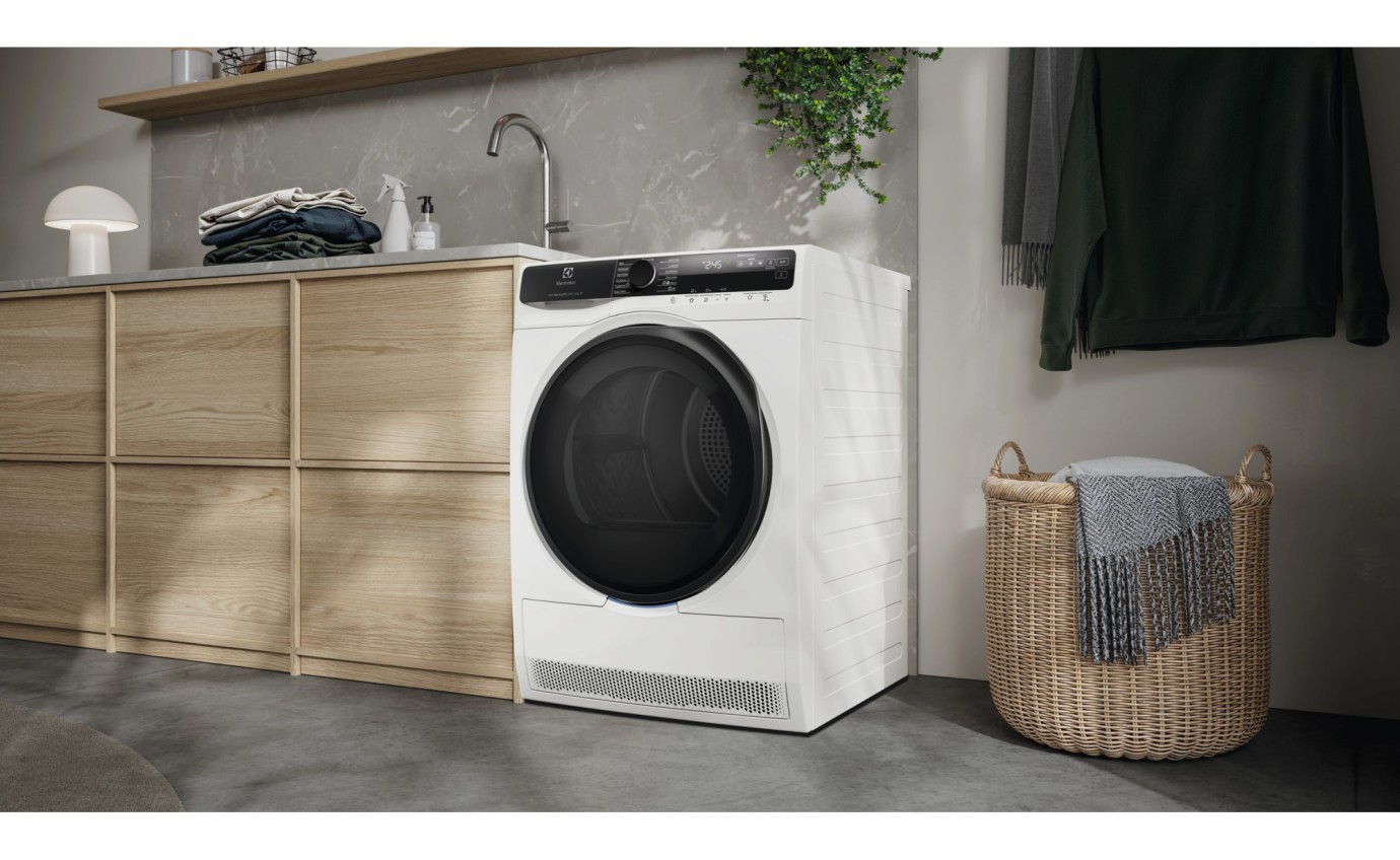 Electrolux 8kg 700 Series Heat Pump Dryer EDH812R7WC