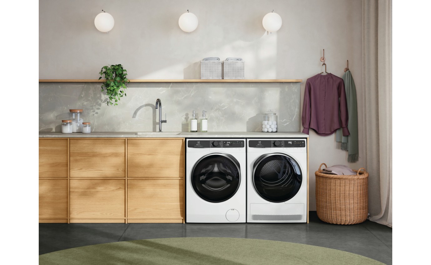 Electrolux 8kg UltimateCare 700 Heat Pump Dryer with 3D Sense (White) EDH803R7WC