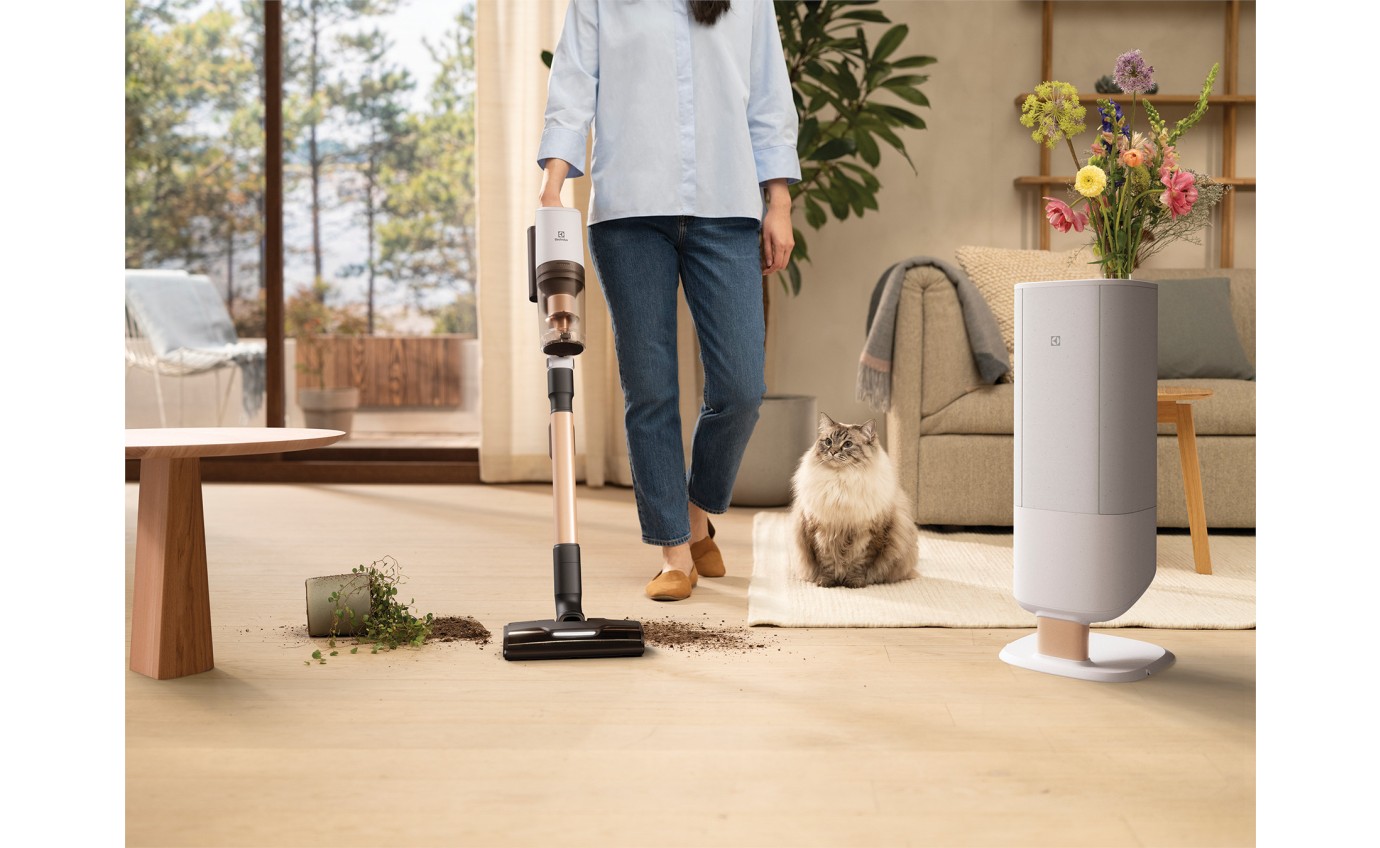 Electrolux 800 Series Cordless Vacuum with Clean Station EFP81825SB