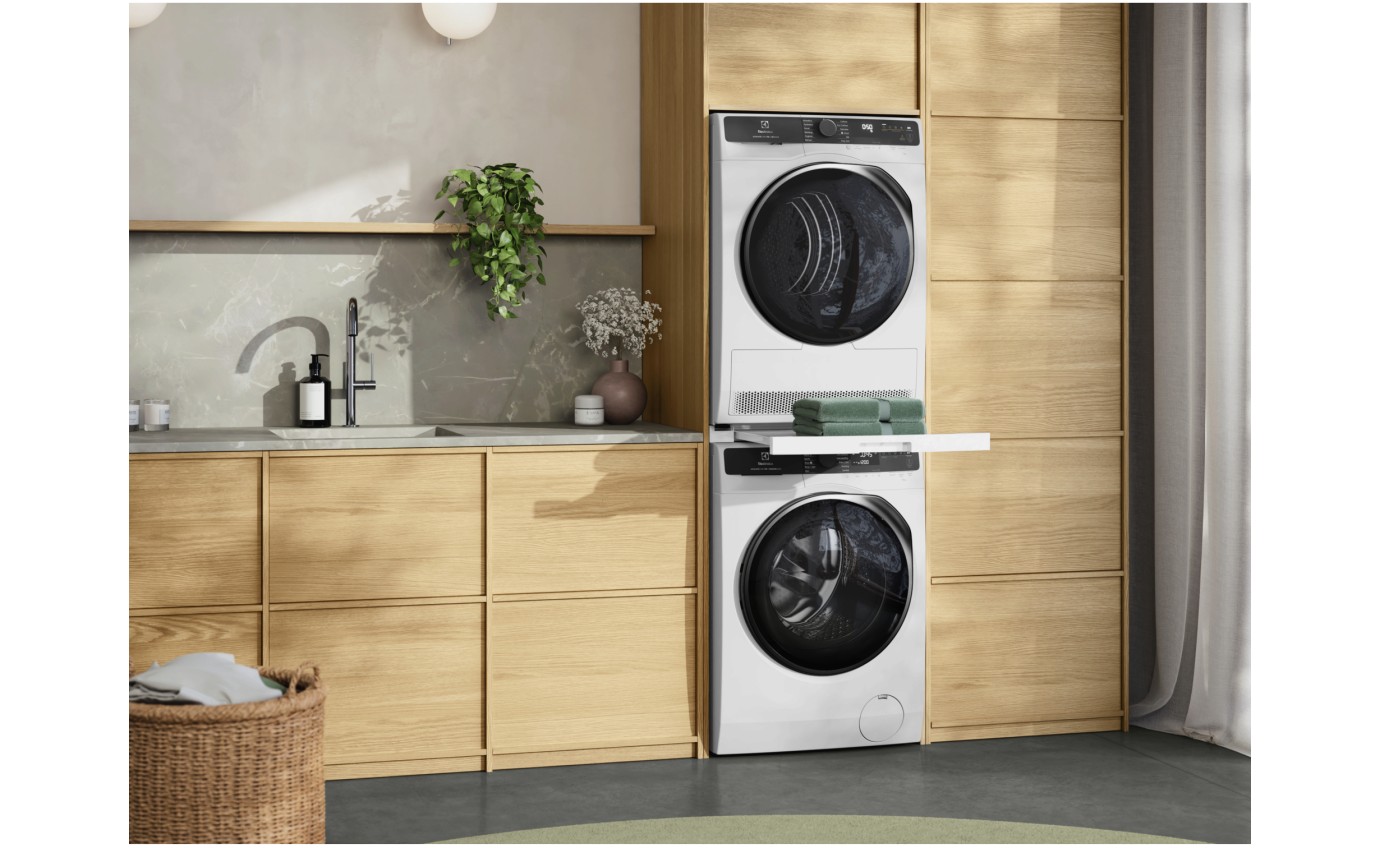 Electrolux 9kg UltimateCare 700 Front Load Washing Machine (White) EWF9043R7WCS