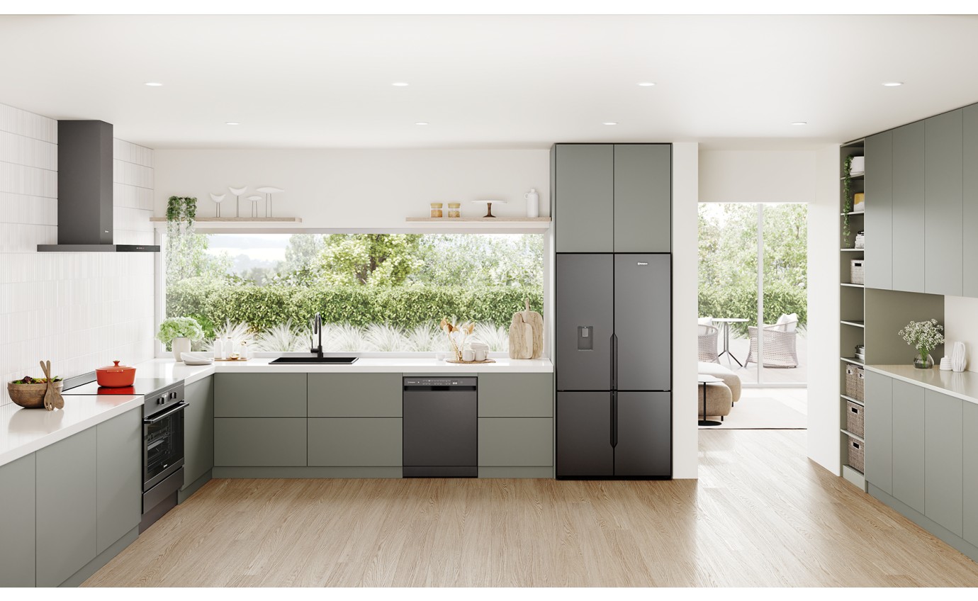 Westinghouse 564L Quad Door Fridge (Matte Charcoal Black) WQE5750BB