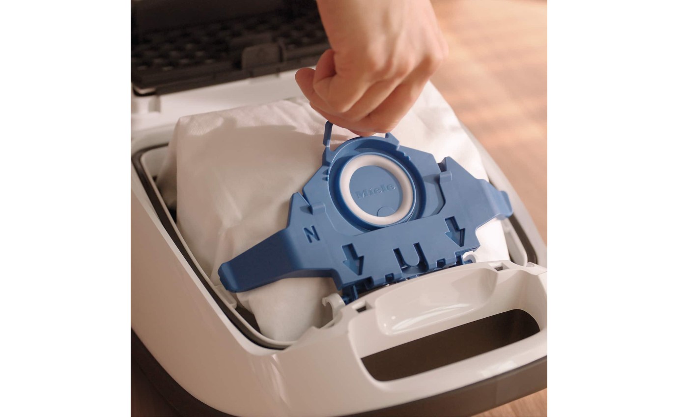 Miele GN HyClean Dustbags (16 Pack + 8 Filters) 12498250