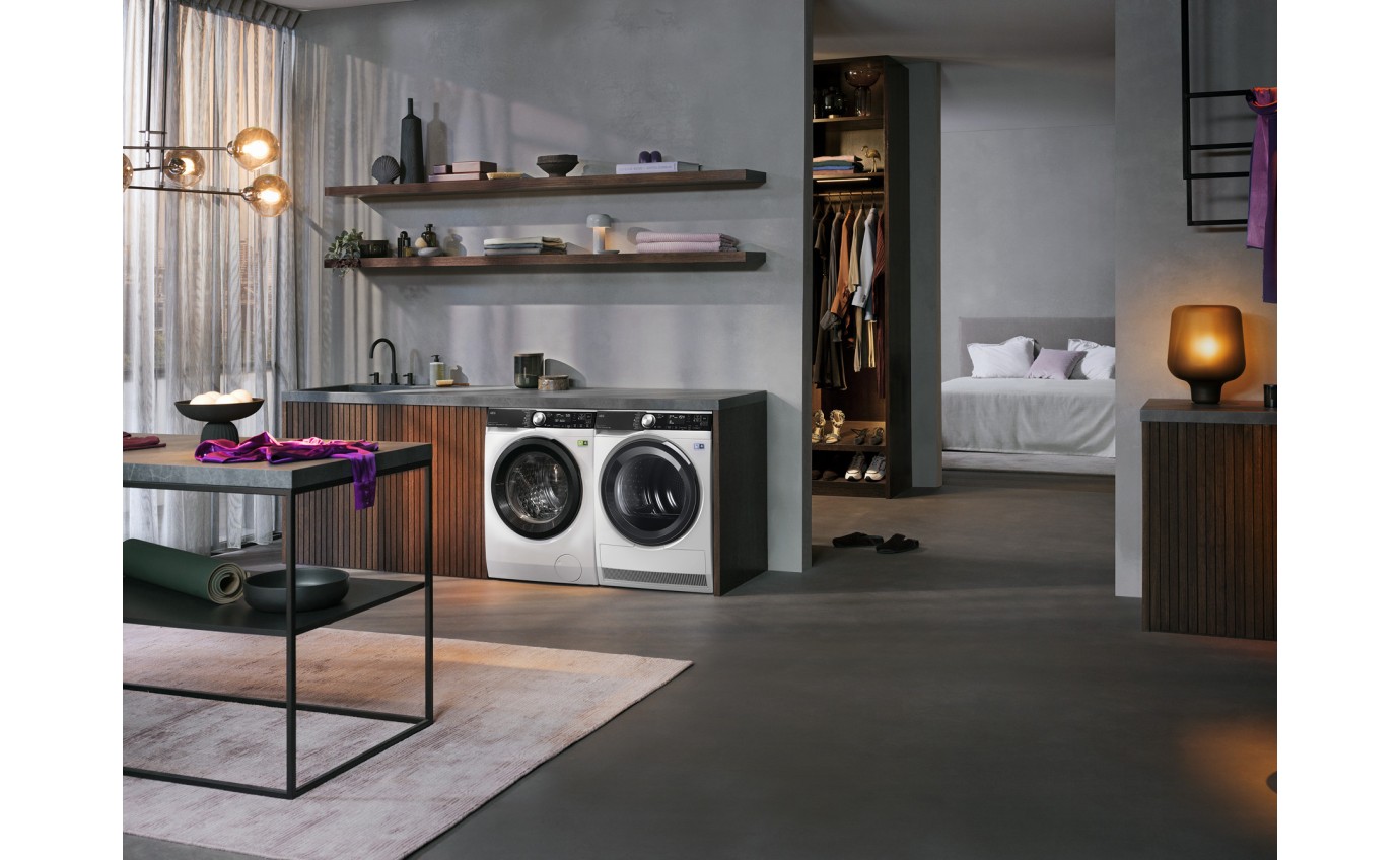 AEG 9kg Heat Pump Dryer T959M6ORS