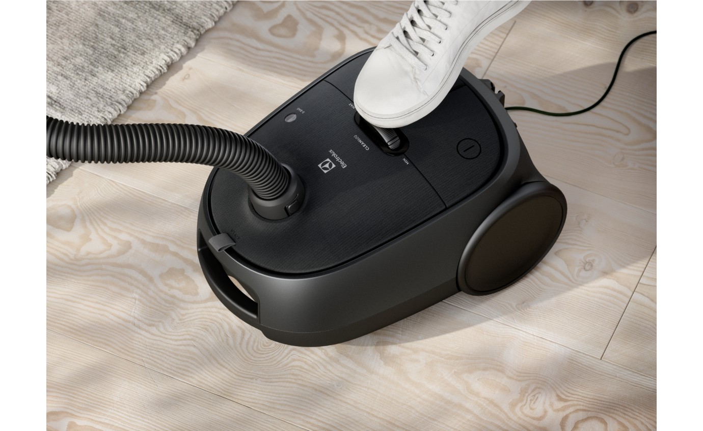 Electrolux Clean 600 Bagged Vacuum Cleaner EFB61112