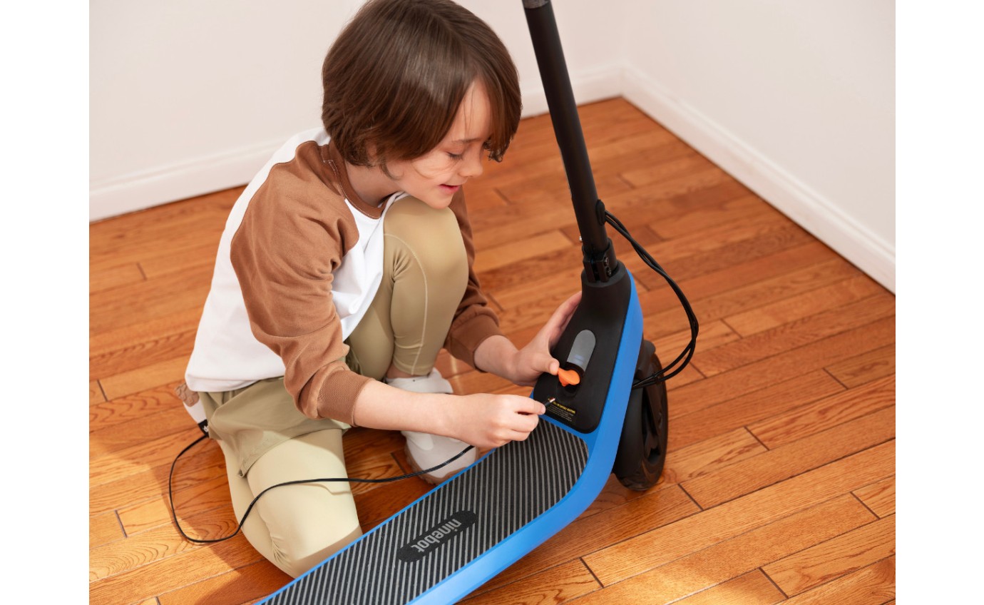 Segway-Ninebot C2 Lite Kids Electric KickScooter (Blue) SEGWC2LITEBLU