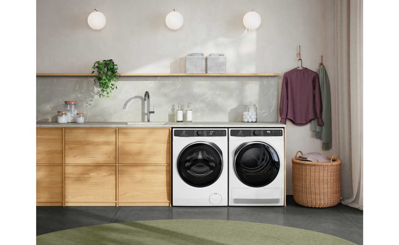 Electrolux 9kg UltimateCare 700 Front Load Washing Machine (White) EWF9043R7WC