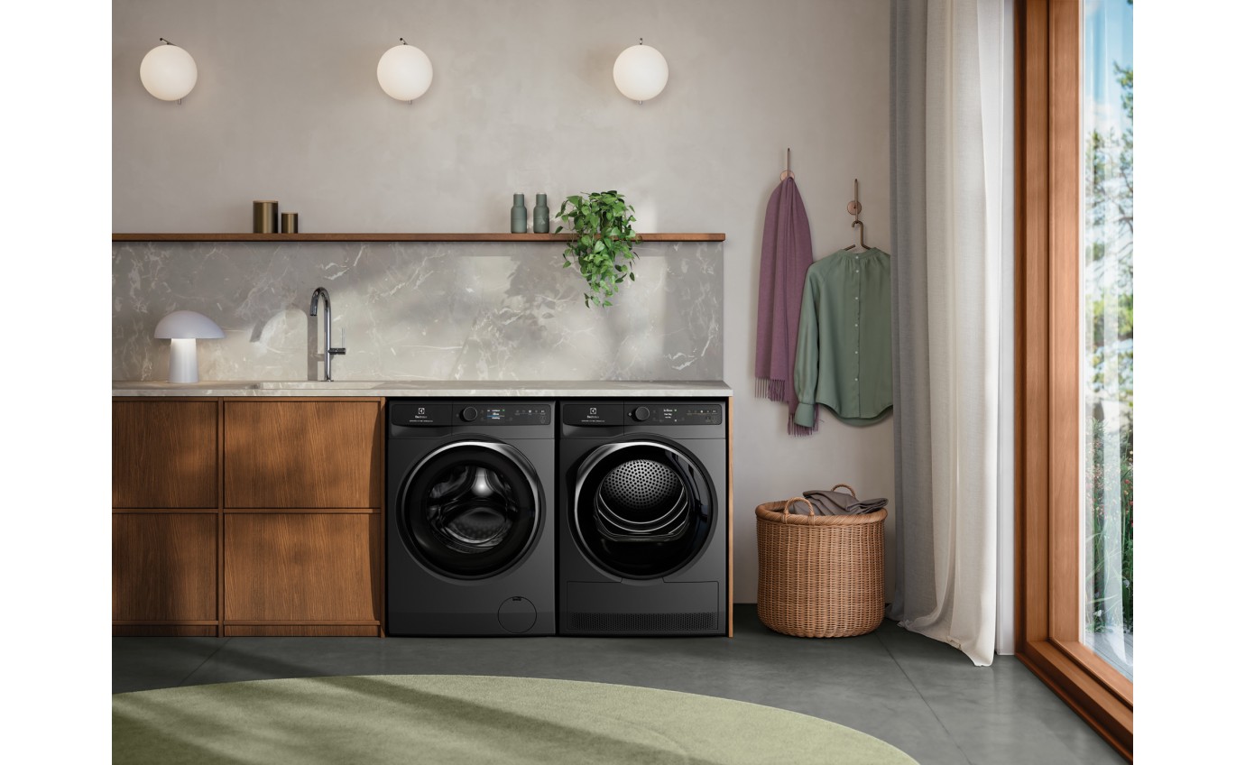 Electrolux 12kg UltimateCare 900 Front Load Washing Machine (Dark Onyx) EWF1242R9SCS