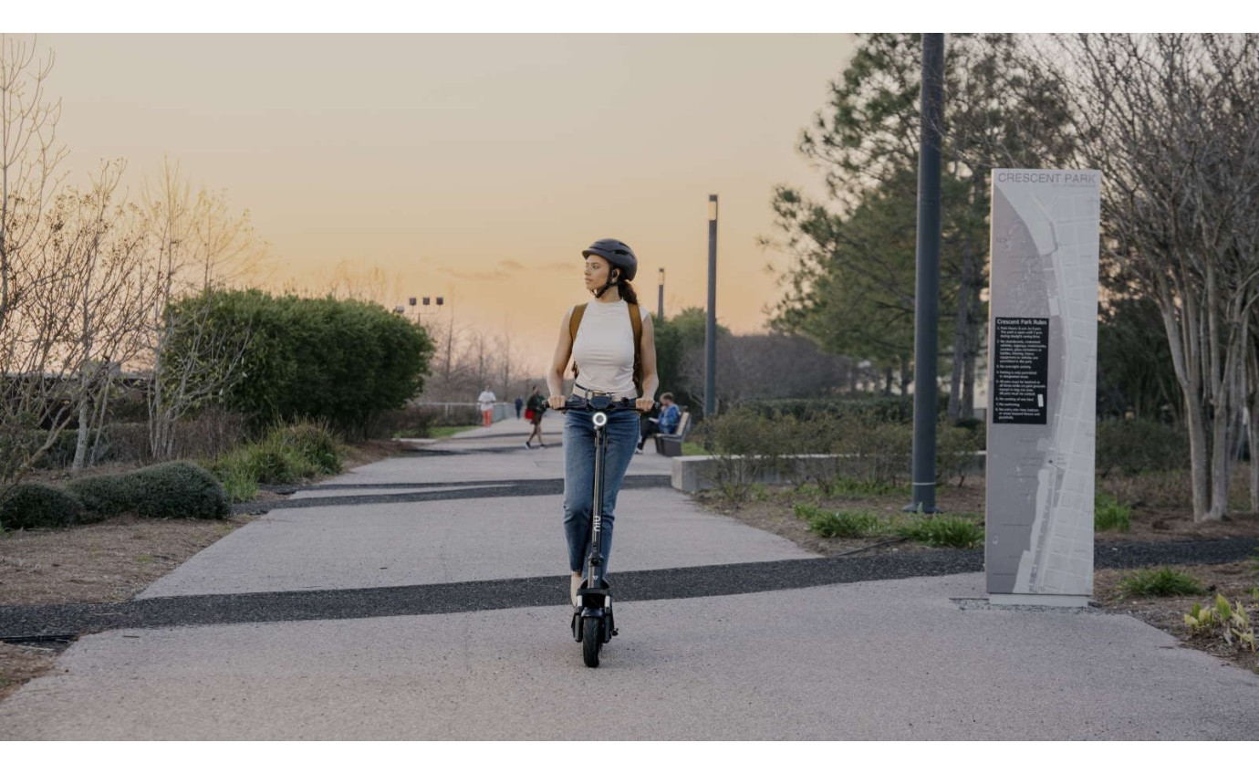 NIU KQi 300P All-Terrain Suspension Electric Scooter (Black) KQI300PBLK