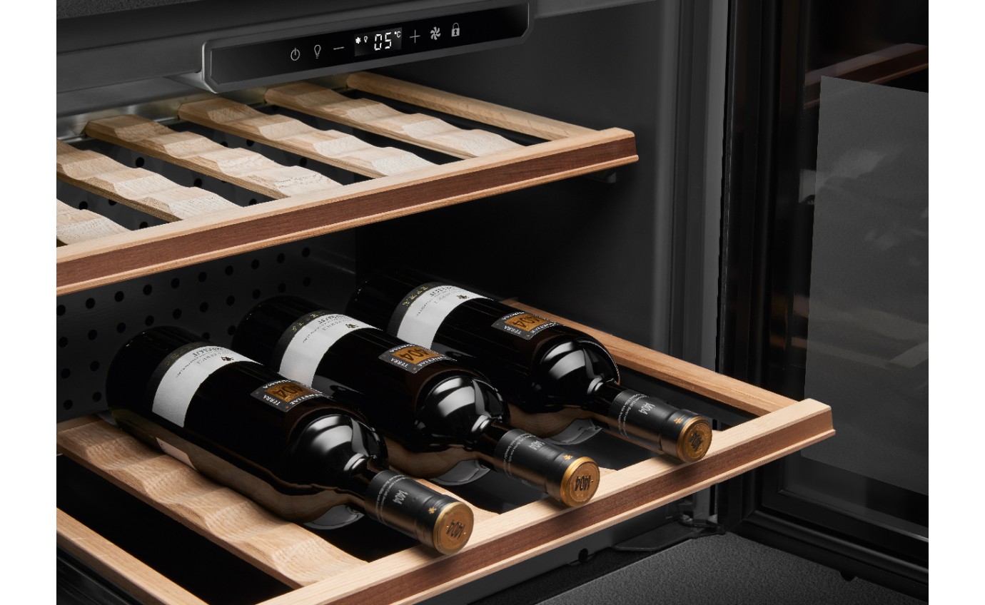 Smeg 45cm Dolce Stil Novo Built-In Wine Cooler (Black) CVI621NR3