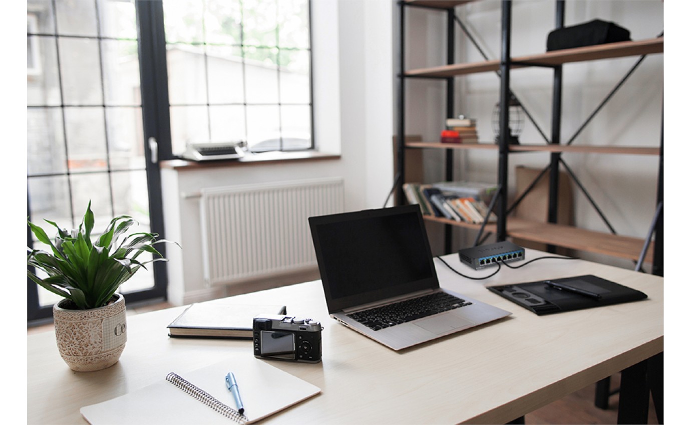 D-Link 8-Port Multi-Gigabit Desktop Switch (Metal Housing) DMS108