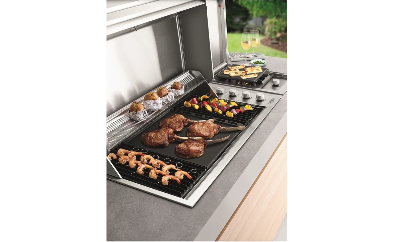 BeefEater Signature ProLine™ 6 Burner Built-in Natural Gas BBQ with Hood BSH158SANG