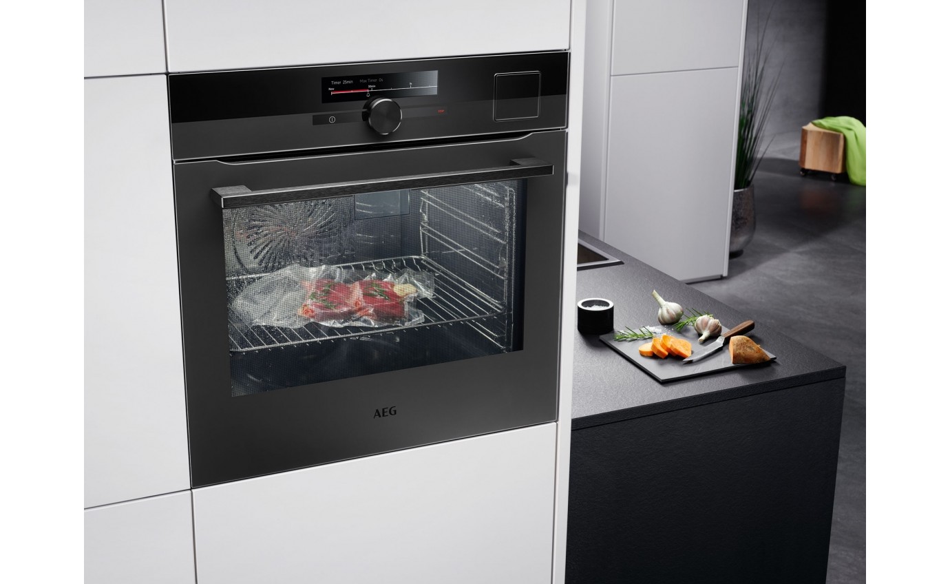 AEG 60cm Steampro Multifunction Oven with Steamify® BSK99733PT